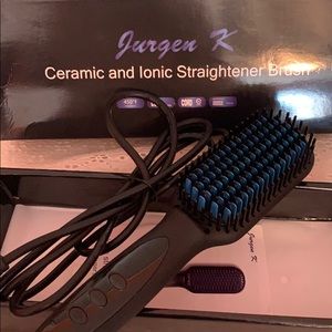 Straightener brush @never used